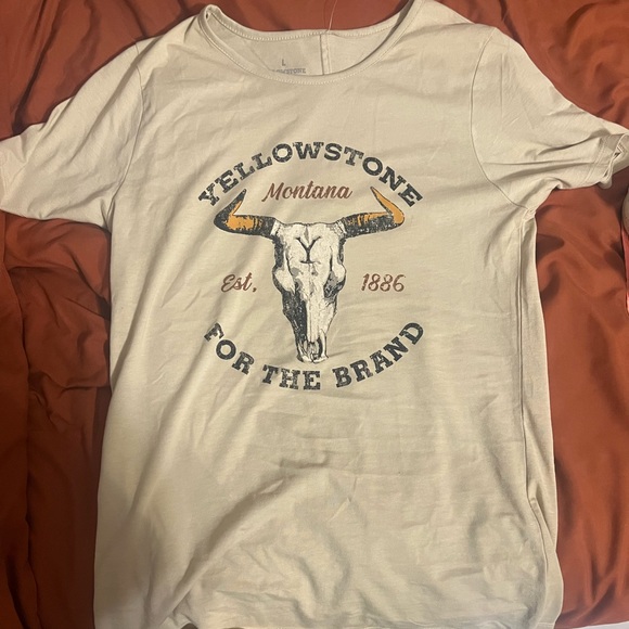 Yellowstone tshirt - Picture 2 of 2